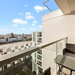 Londwell, Canary Wharf Skyline Balcony Suite