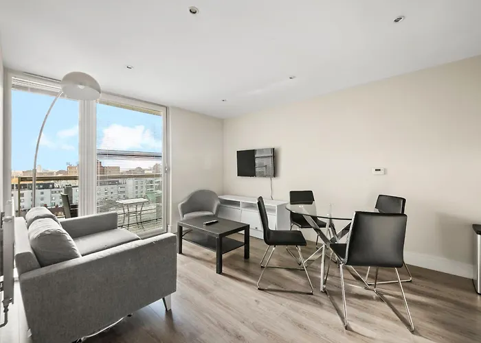 Londwell, Canary Wharf Skyline Balcony Suite
