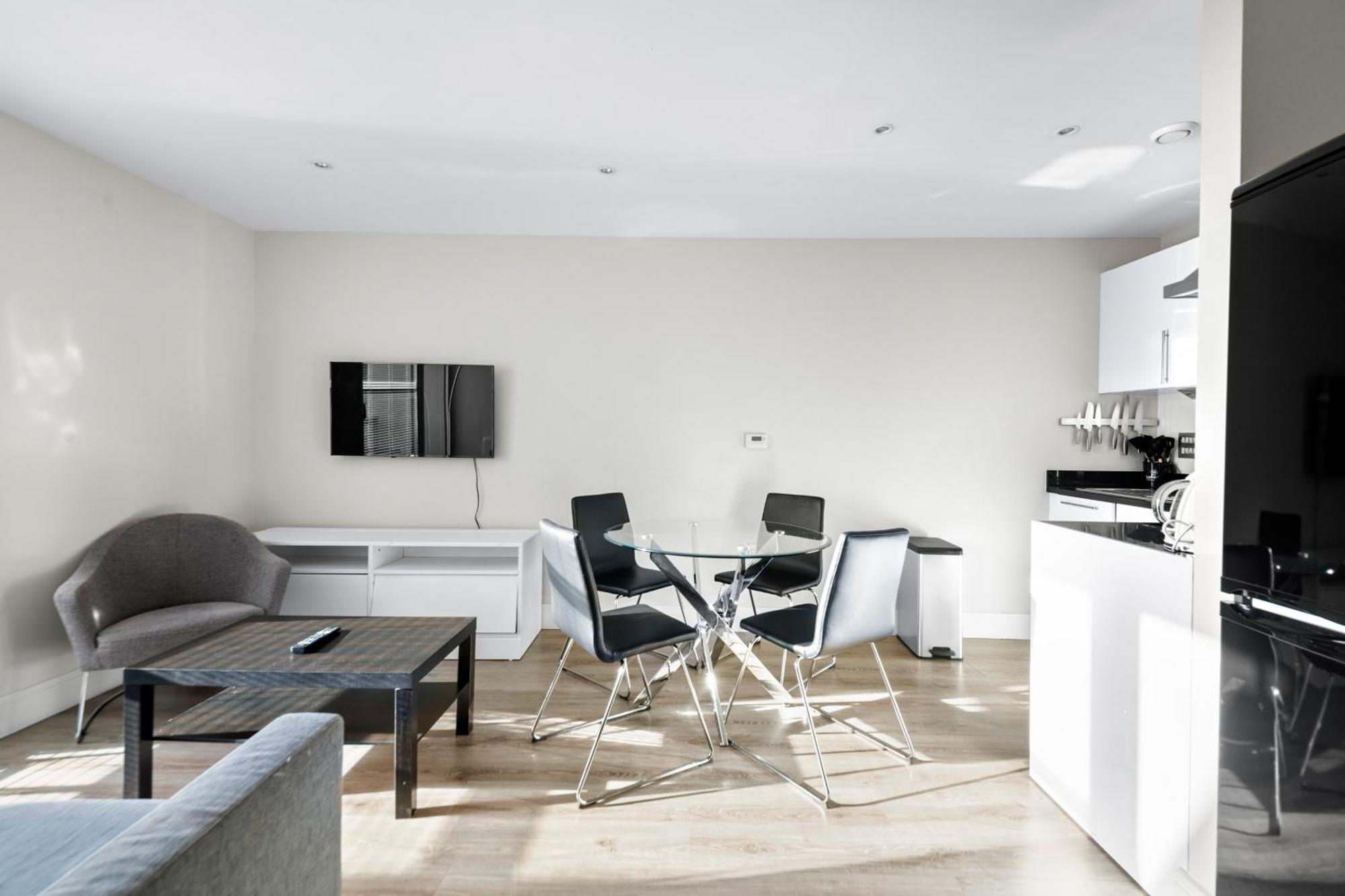 Londwell, Canary Wharf Skyline Balcony Apartment London