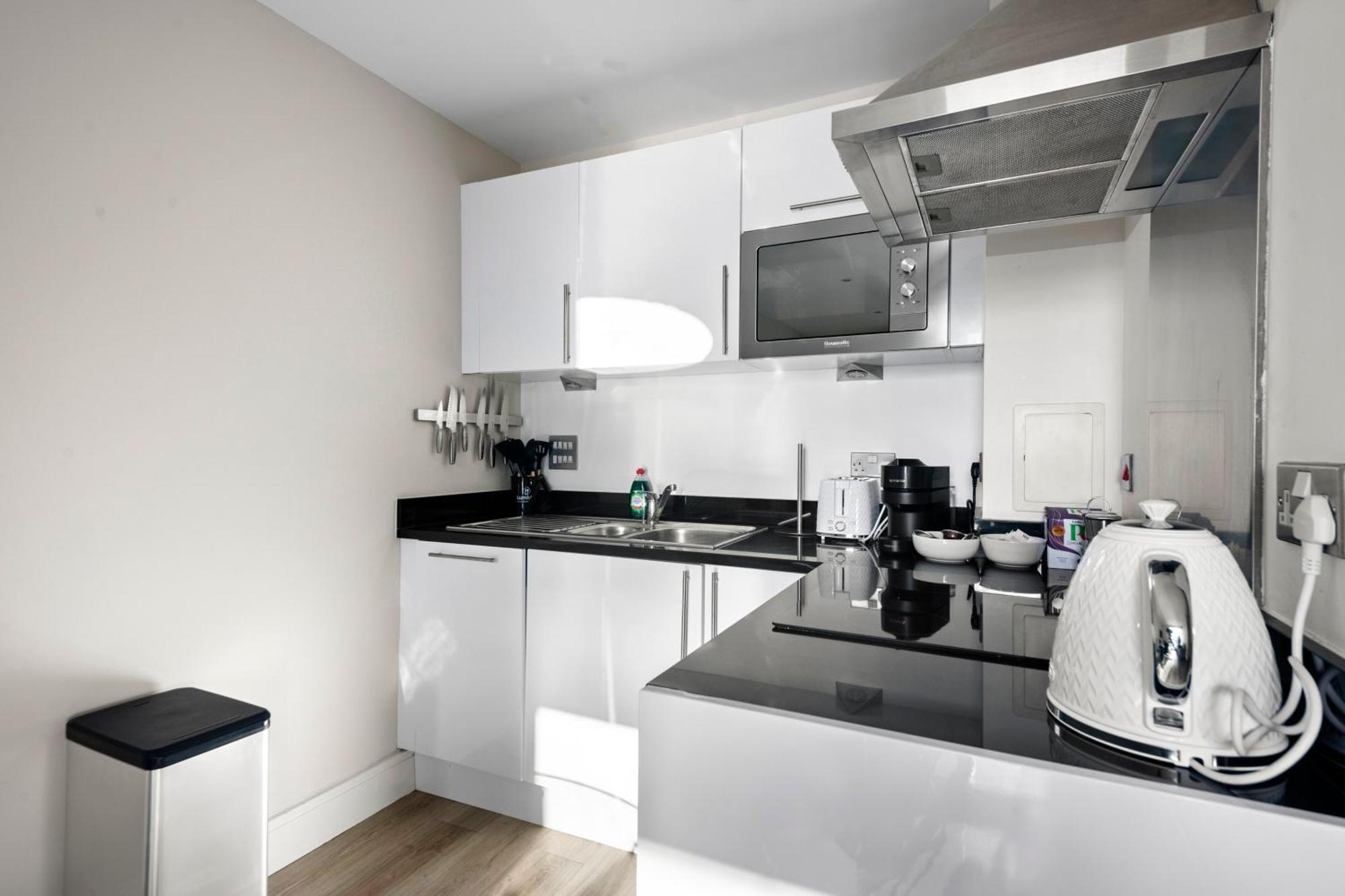 Londwell, Canary Wharf Skyline Balcony Apartment London